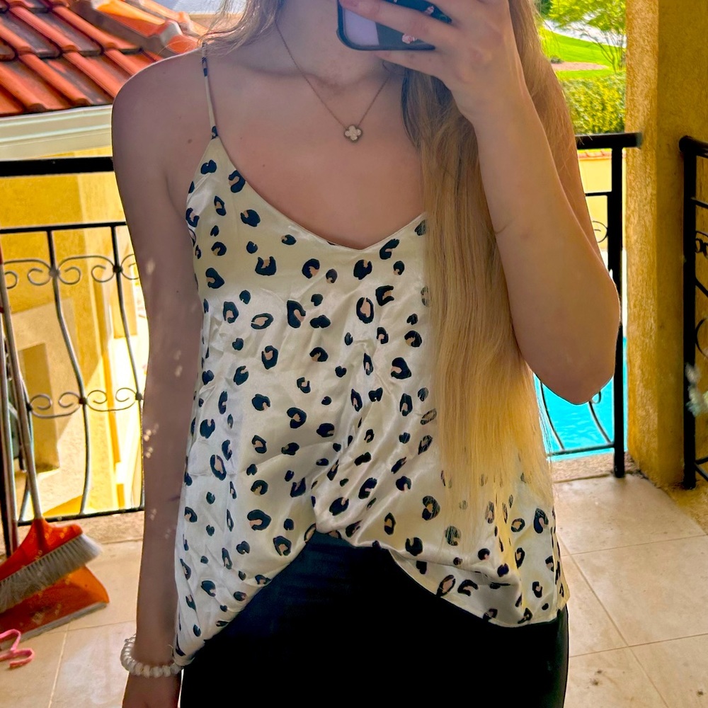 So cute boutique top